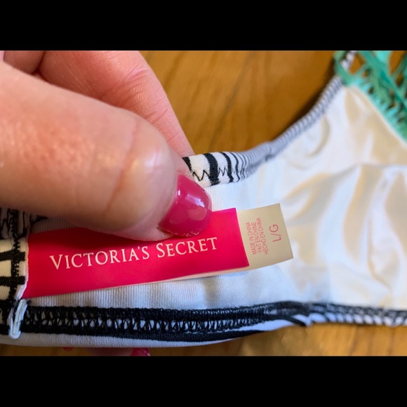 Victoria’s Secret Swimsuit Top - Picture 4 of 4